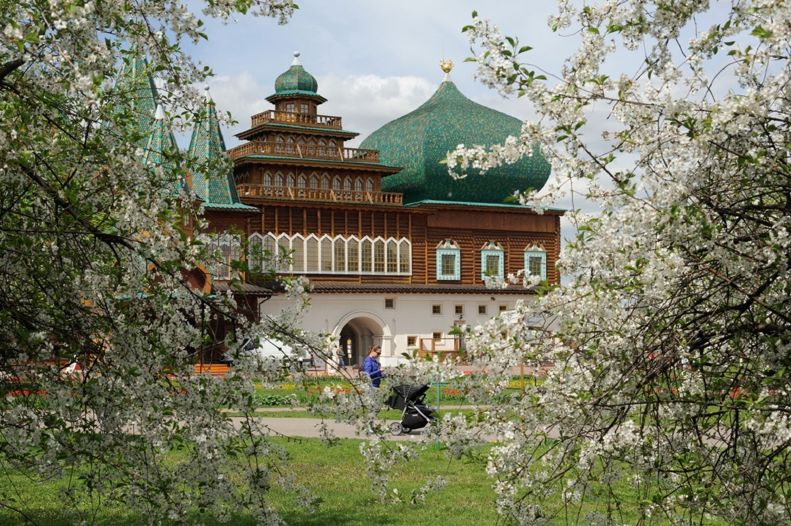 «Царский двор в акварели. Рисуем с натуры» в «Коломенском» – события на сайте «Московские Сезоны»