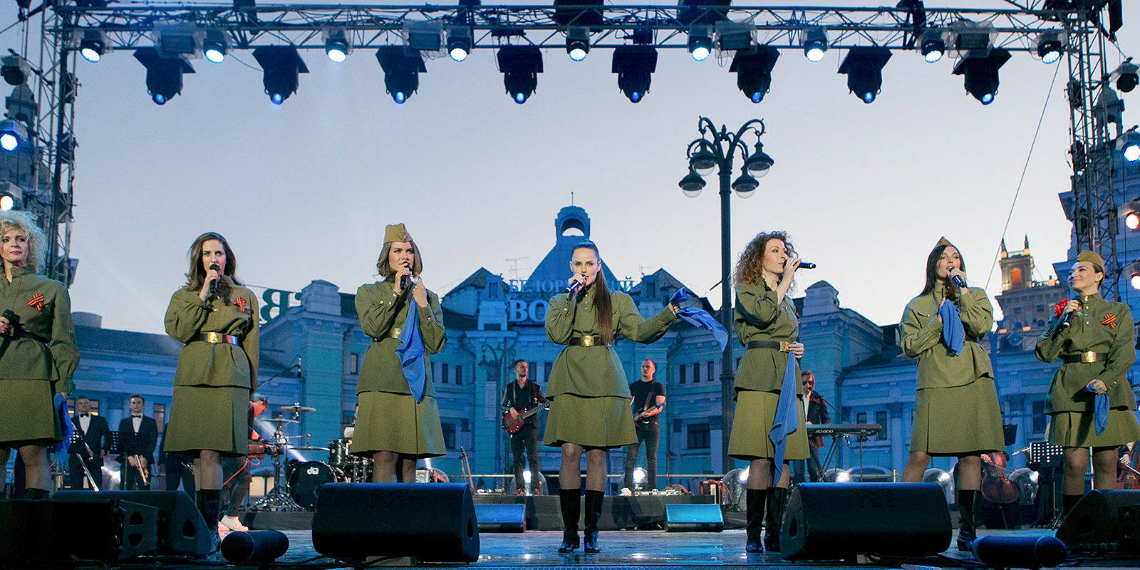 Концерт «Песни Победы» на площади у Белорусского вокзала – события на сайте «Московские Сезоны»