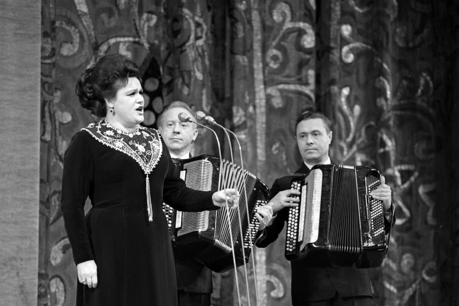 Выставка к 90-летию Людмилы Зыкиной в Музее Бахрушина – события на сайте «Московские Сезоны»