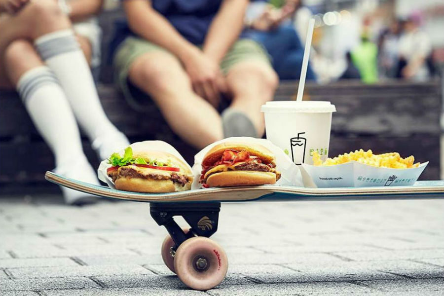 Открытие нового ресторана нью-йоркской сети бургеров и хот-догов Shake Shack – события на сайте «Московские Сезоны»