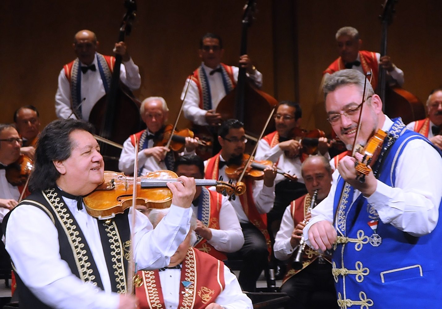 Концерт оркестра «100 скрипок» в Доме музыки – события на сайте «Московские Сезоны»