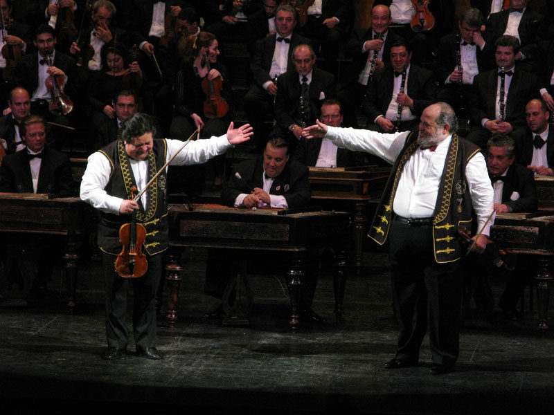 Концерт оркестра «100 скрипок» в Доме музыки – события на сайте «Московские Сезоны»