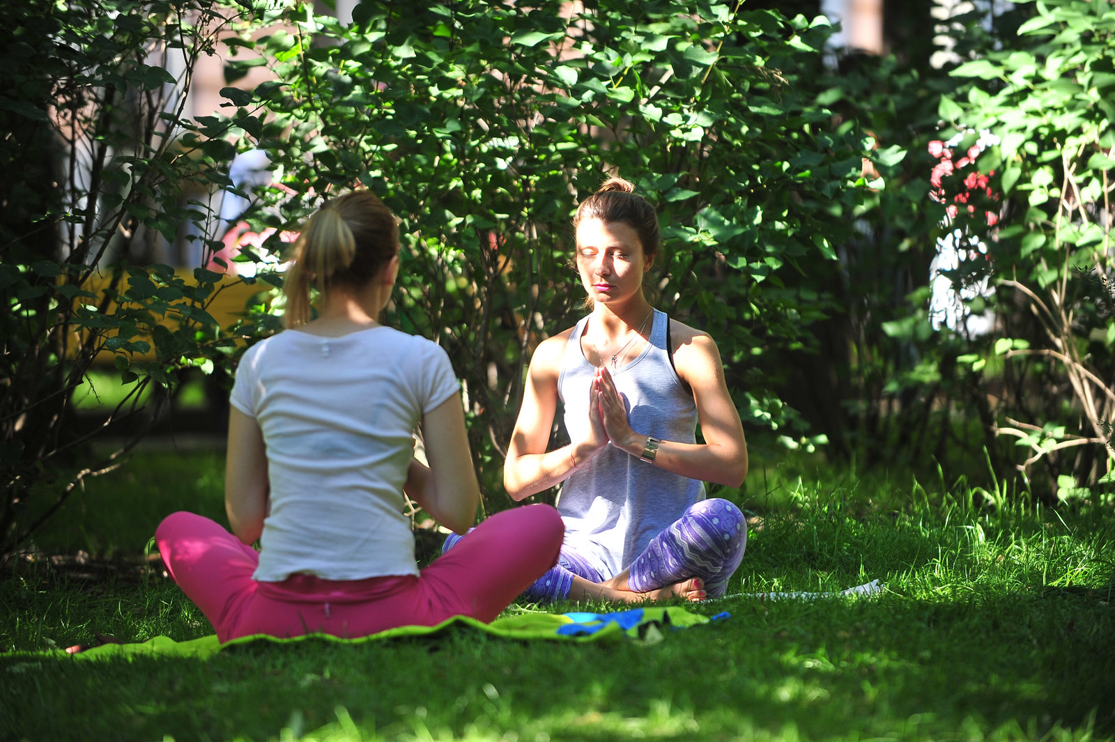 «Йога в парке» в этнографической деревне «Бибирево» – события на сайте «Московские Сезоны»