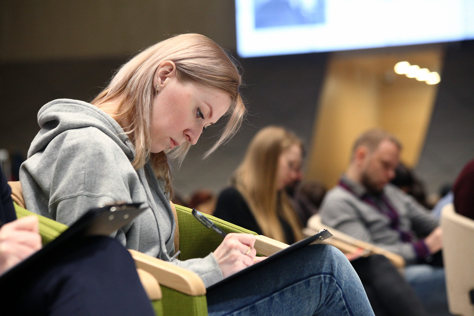 «Думать о будущем: как связаны счастье сотрудников и умное потребление» в парке «Зарядье» – события на сайте «Московские Сезоны»