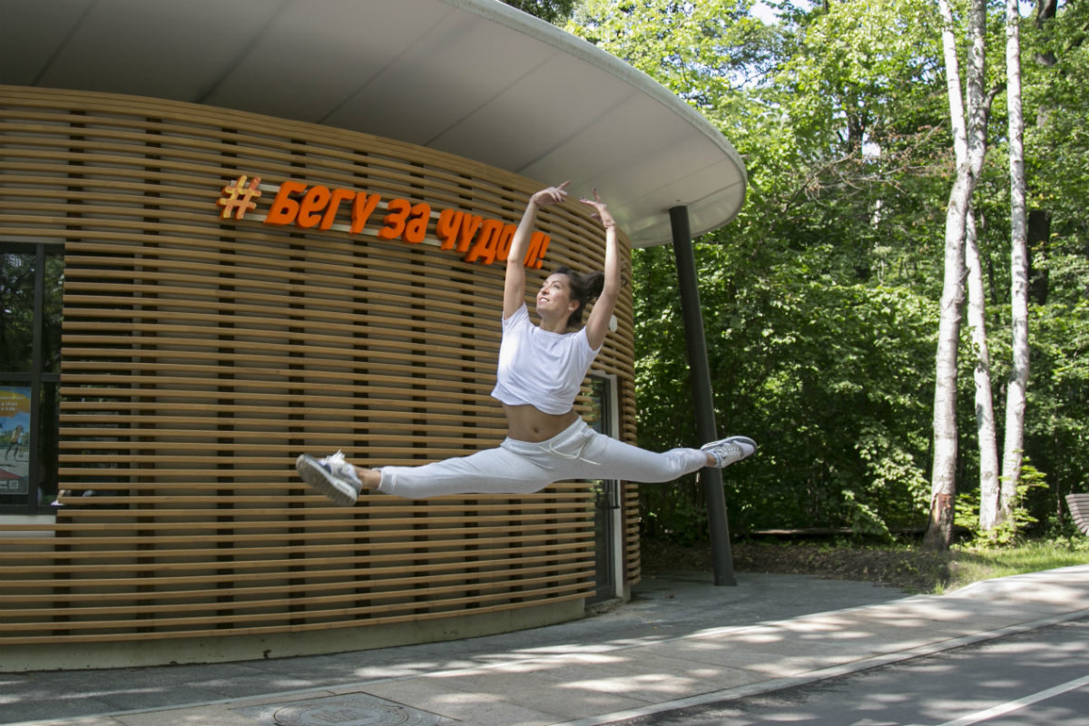 Тренировка по стретчингу с актрисой Анастасией Меськовой на ВДНХ – события на сайте «Московские Сезоны»