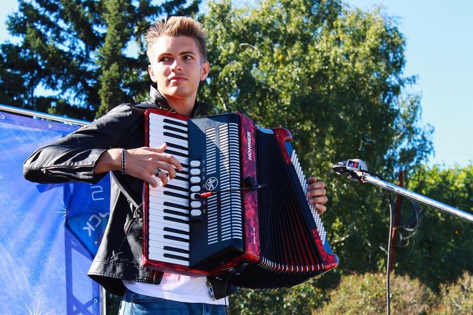Концерт аккордеониста Василия Юрченко в парке у Джамгаровского пруда – события на сайте «Московские Сезоны»