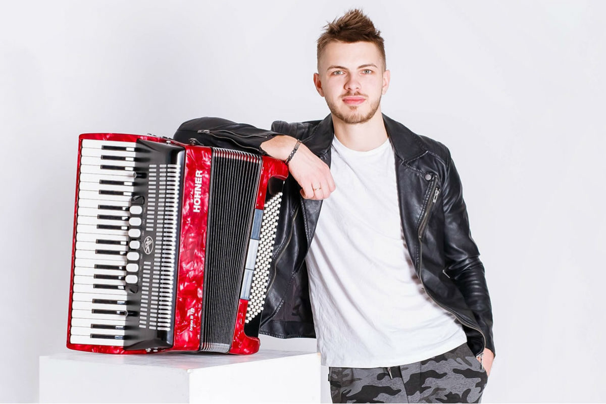 Концерт аккордеониста Василия Юрченко в сквере по Олонецкому проезду – события на сайте «Московские Сезоны»