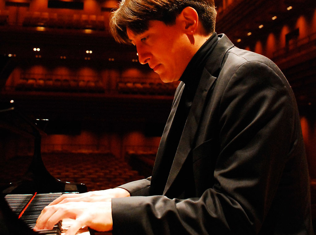 Концерт пианиста Фредди Кемпфа в Международном доме музыки – события на сайте «Московские Сезоны»