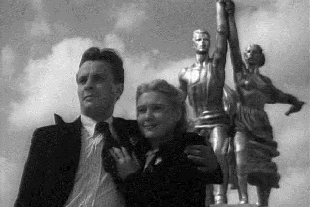 Экскурсия «С кино по ВДНХ: Светлый путь» – события на сайте «Московские Сезоны»