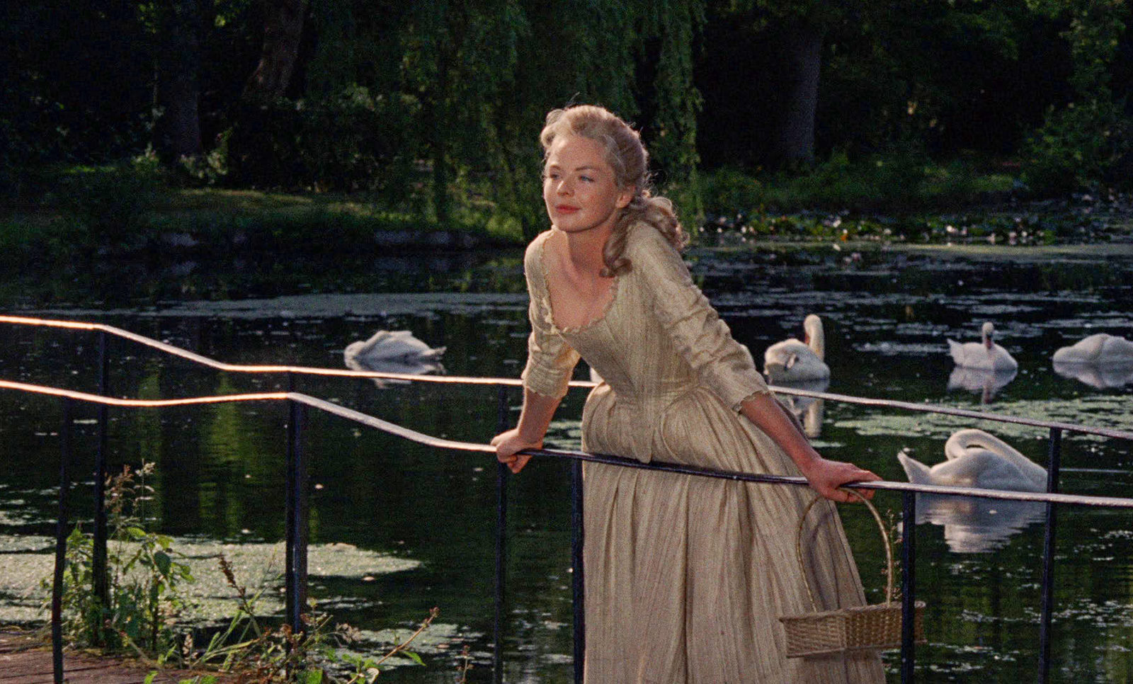 «Ночная кинопанорама» в библиотеке № 246 – события на сайте «Московские Сезоны»