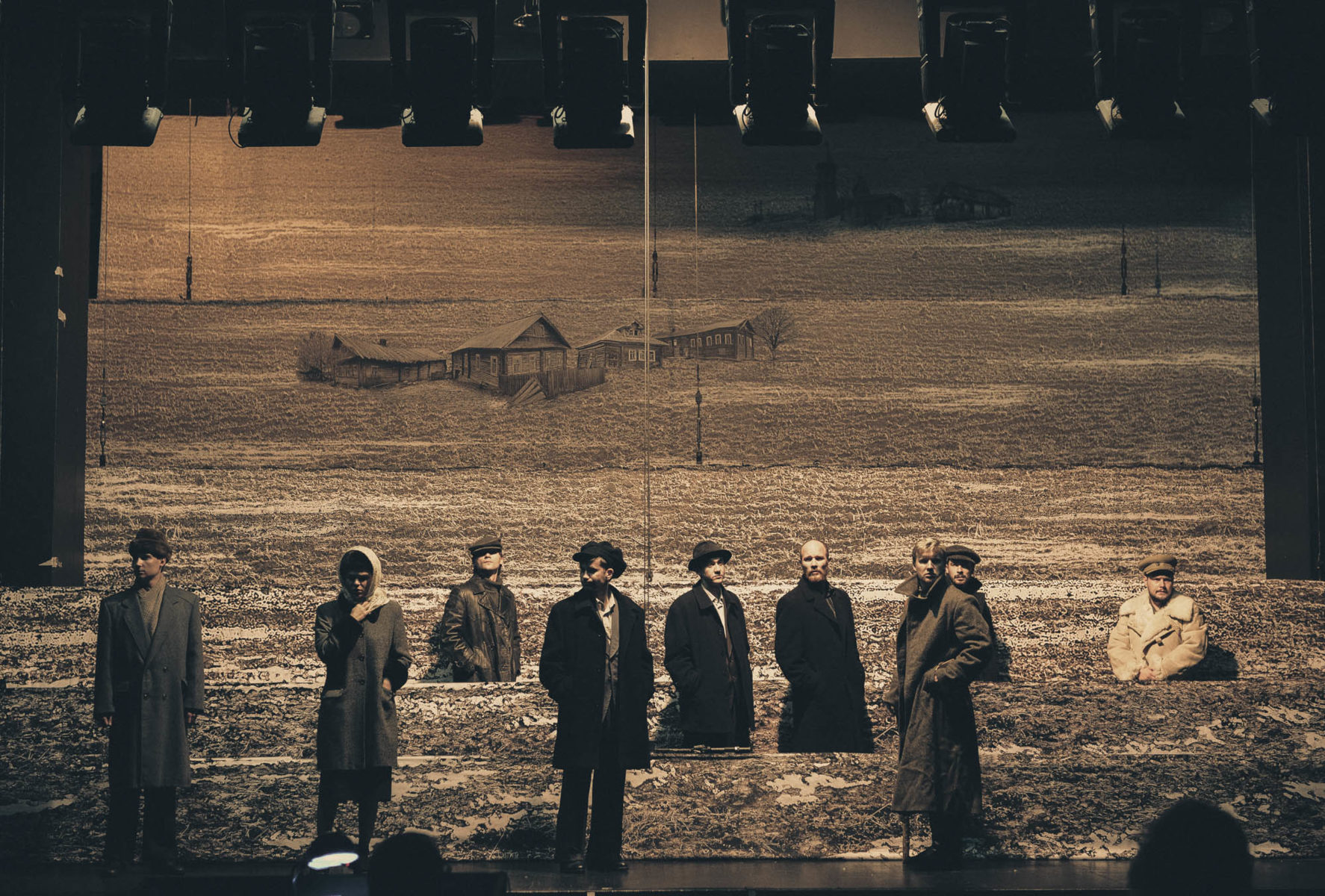 Спектакль «Три мешка сорной пшеницы» в Московском новом драматическом театре – события на сайте «Московские Сезоны»