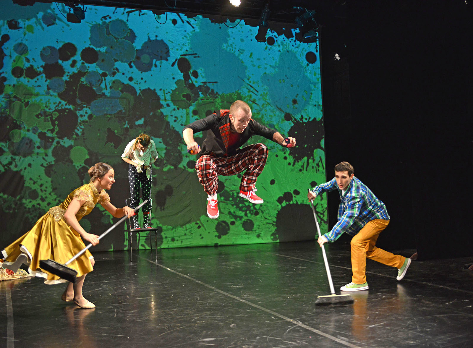 Спектакль «Удивительный сон» в театре «Модерн» – события на сайте «Московские Сезоны»