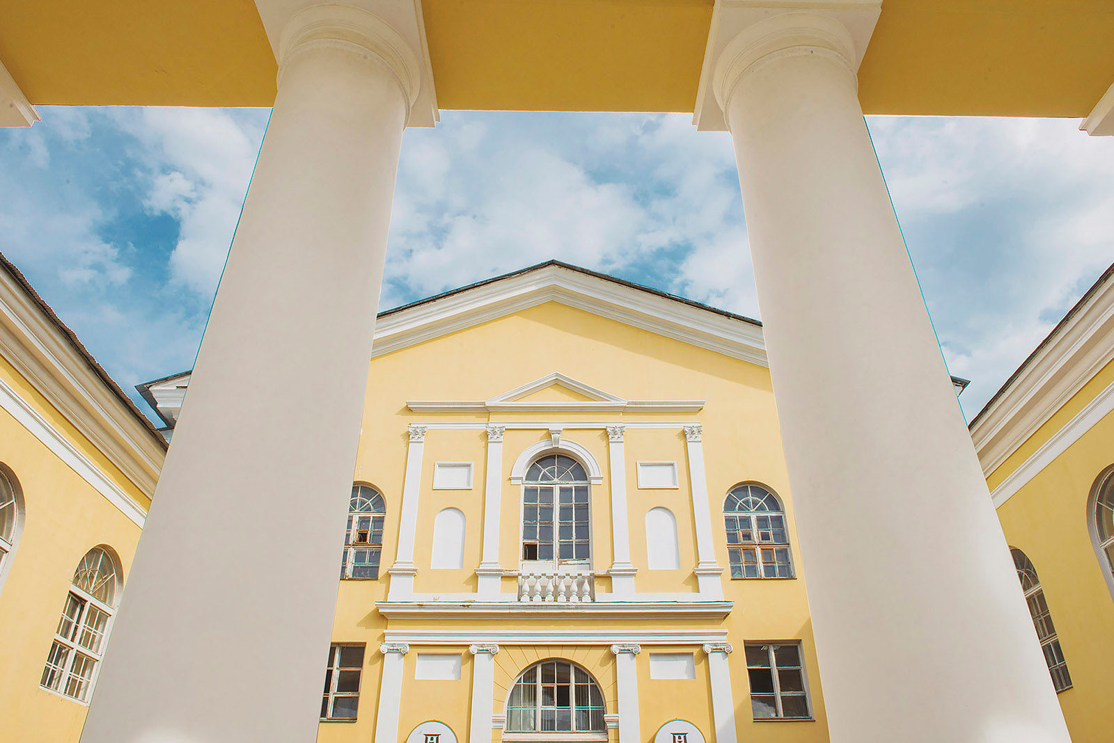 Спектакль «Невысокий слог любви» на аллее Космонавтов – события на сайте «Московские Сезоны»