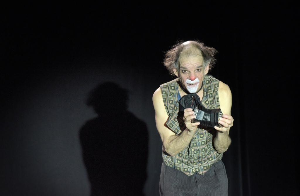 Спектакль «Улыбка у подножия лестницы» в Театральном центре «На Страстном» – события на сайте «Московские Сезоны»