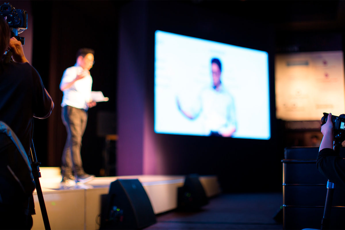 Поэтический вечер «Чтения на лестнице» в Арт-кластере «Восток» на Городецкой – события на сайте «Московские Сезоны»