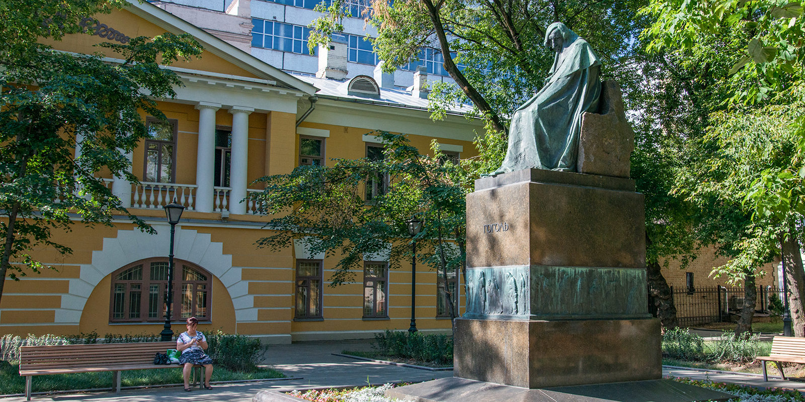 Кураторские экскурсии по выставке «“Мертвые души” Михаила Булгакова» в Доме Гоголя – события на сайте «Московские Сезоны»