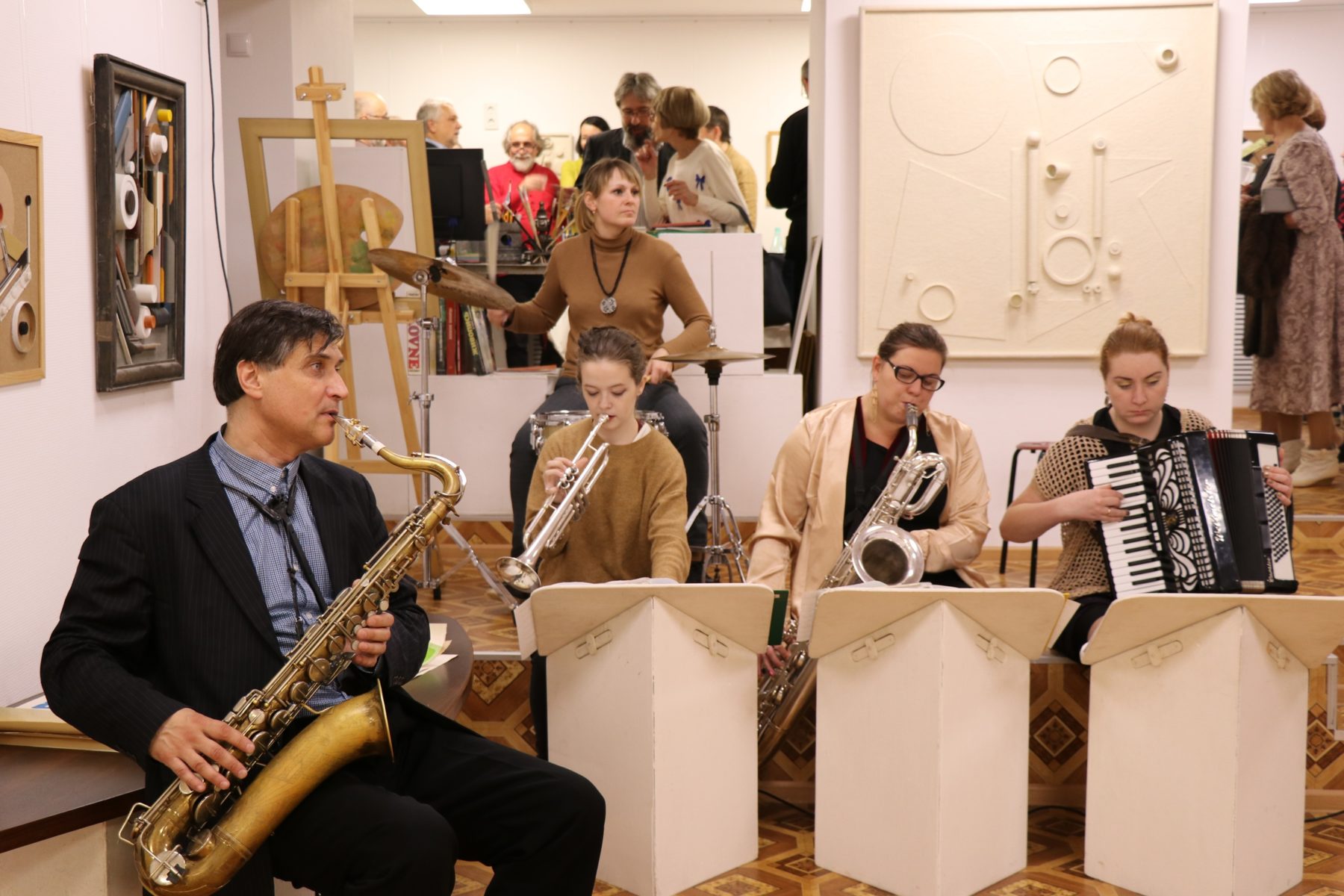 Творческий джем-сейшн «Квартирник в Улье» в КЦ «Москворечье» – события на сайте «Московские Сезоны»