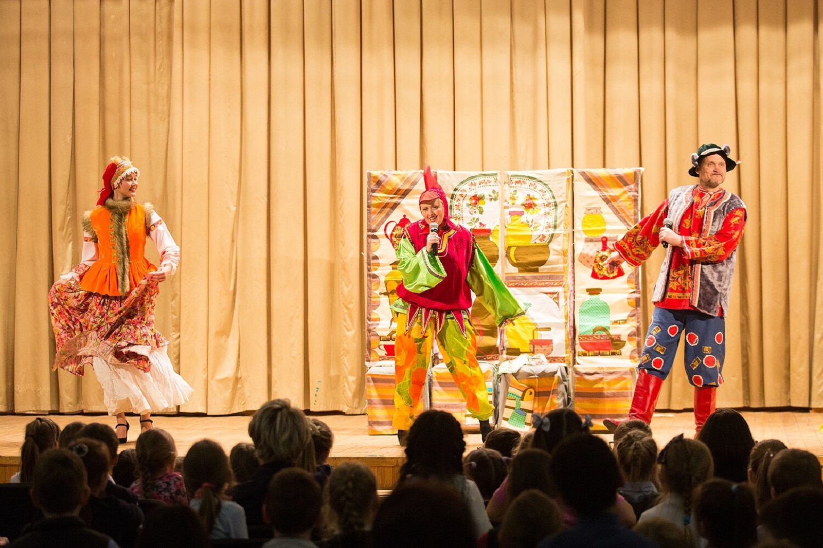 Спектакль «Петушок — золотой гребешок» в школе № 709 – события на сайте «Московские Сезоны»