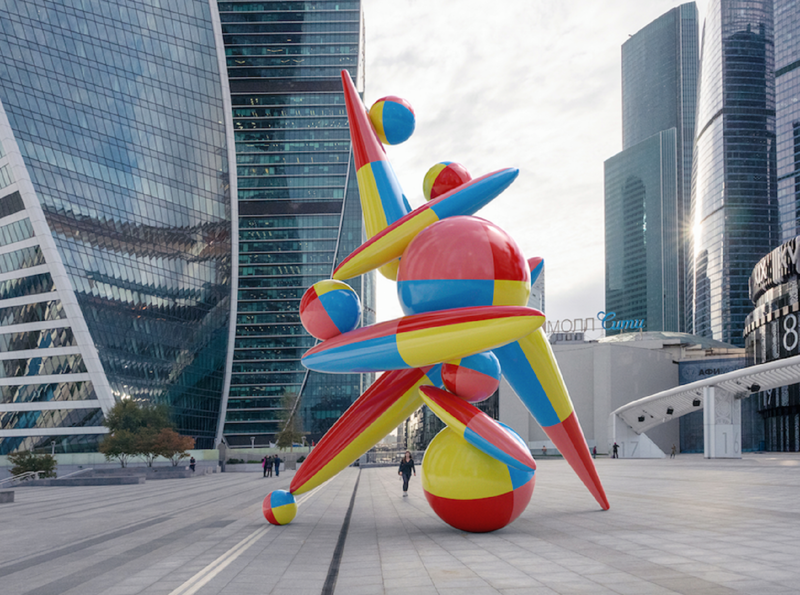 Выставка «Танцующая ось пятого измерения» в галерее «Здесь на Таганке» – события на сайте «Московские Сезоны»