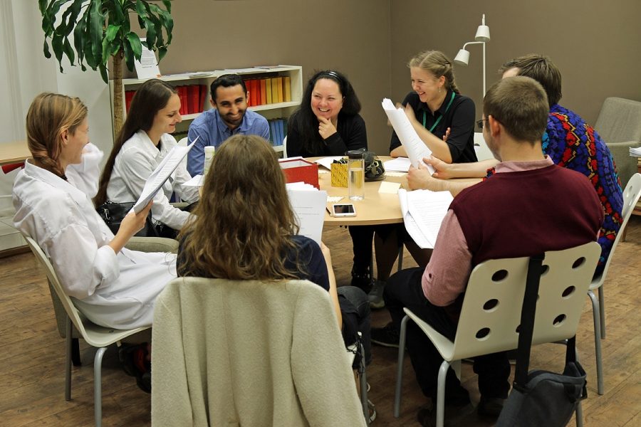 Импровизированные читки мировой драматургии «По ролям» – события на сайте «Московские Сезоны»