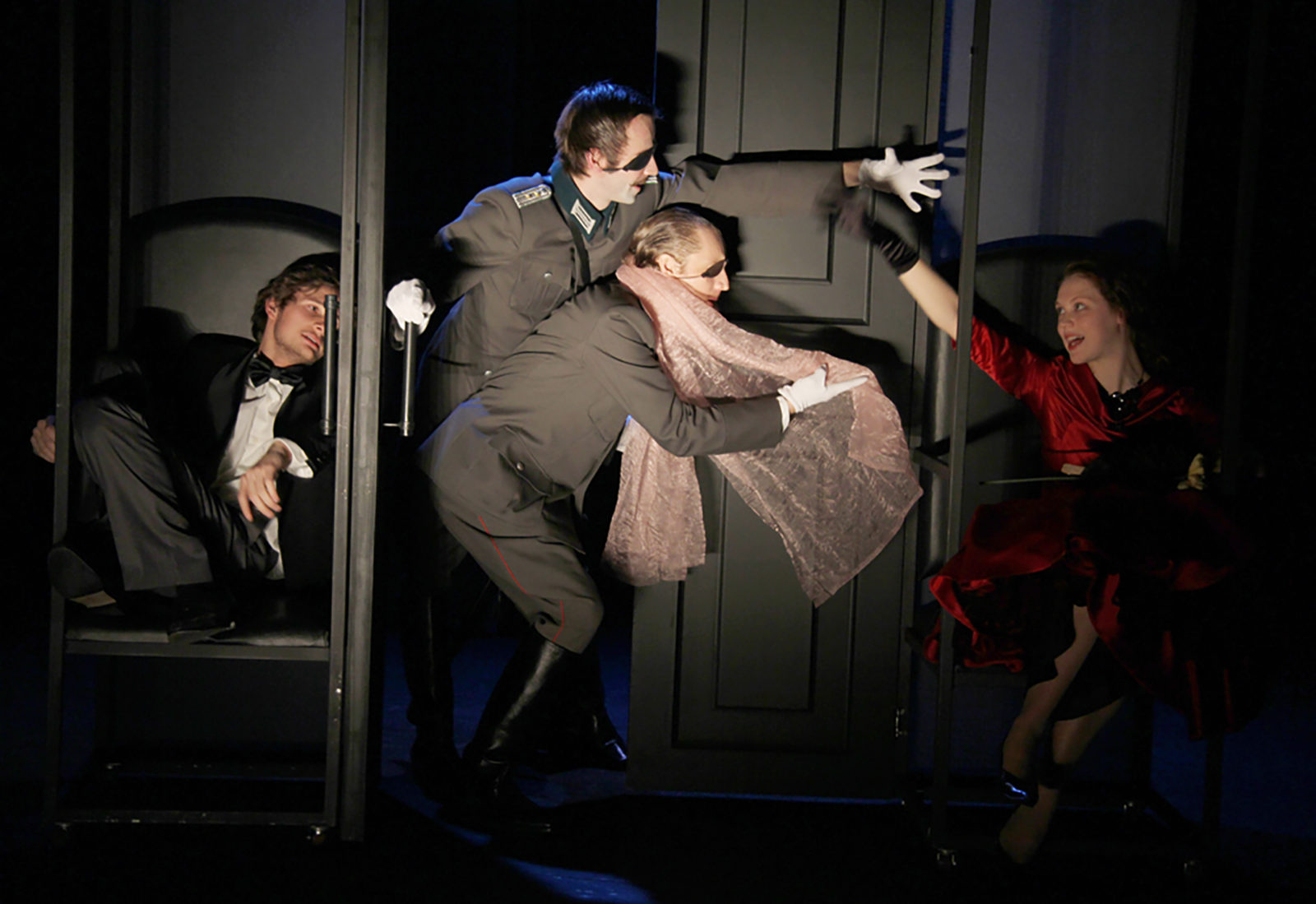 Спектакль «Русский человек на rendez-vous» в «Мастерская Петра Фоменко» – события на сайте «Московские Сезоны»