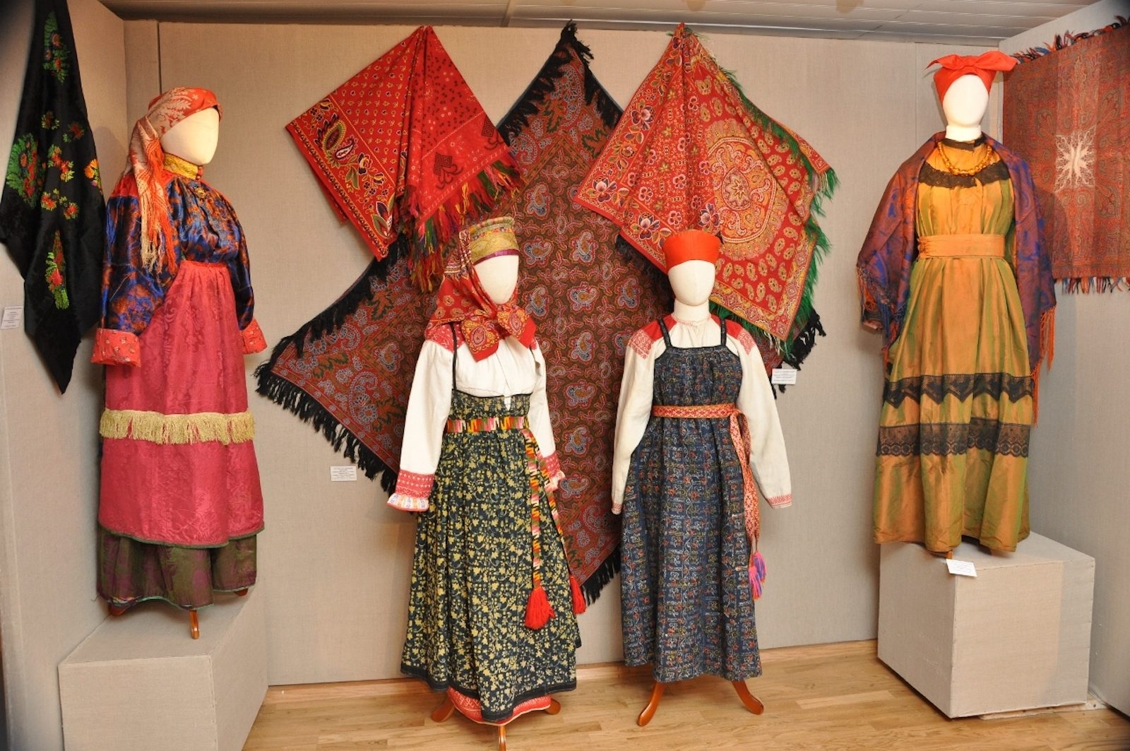 Выставка традиционного русского костюма в центре культуры и творчества «Нега» – события на сайте «Московские Сезоны»