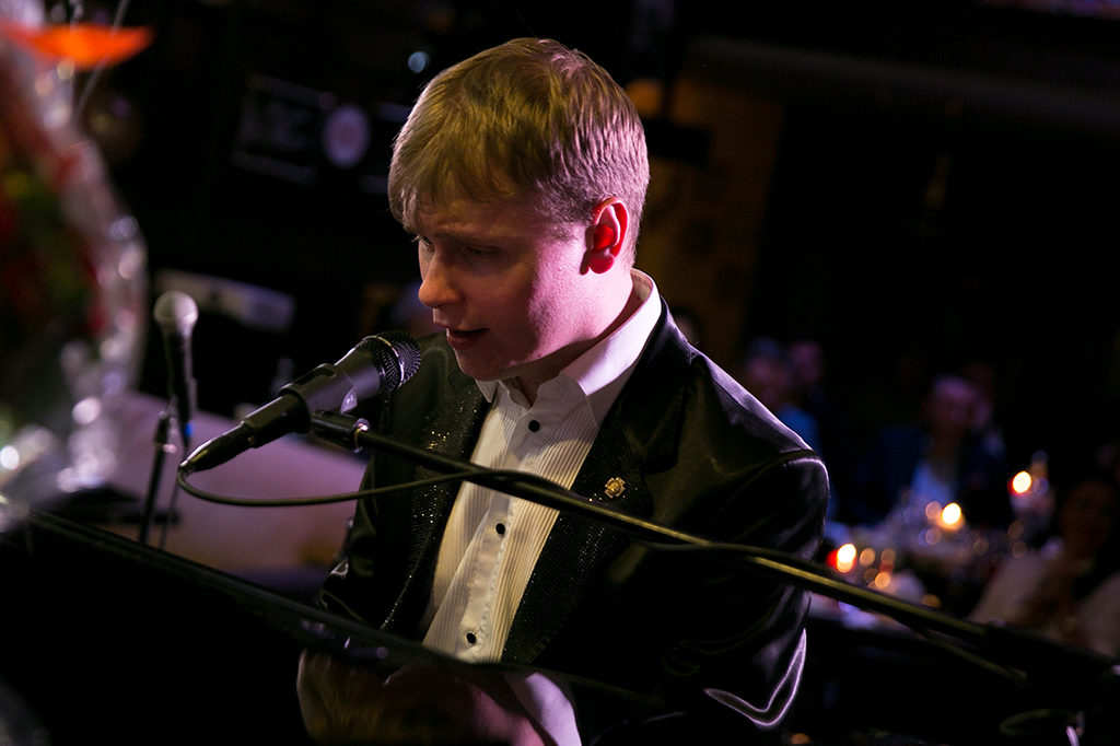 Концерт Олега Аккуратова, фортепиано/вокал в Доме музыки – события на сайте «Московские Сезоны»