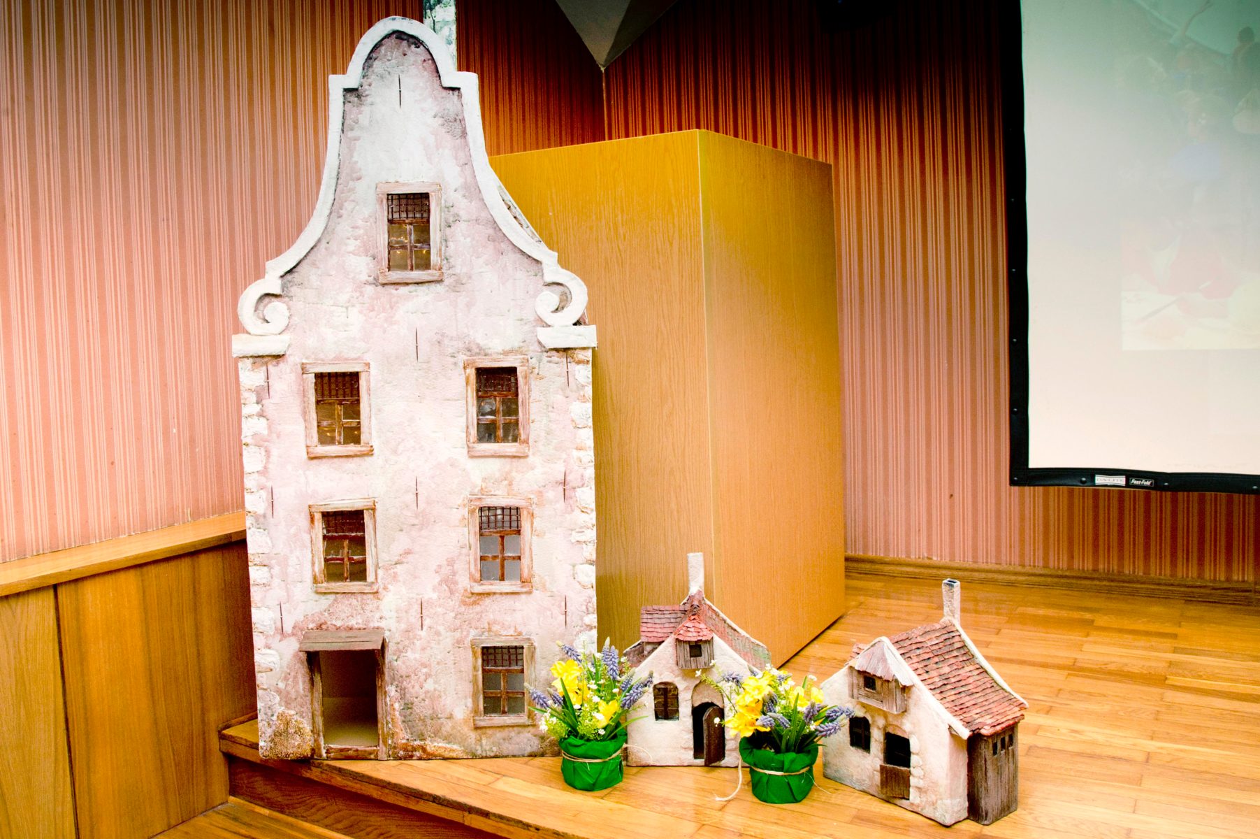 Творческое занятие для детей «Амстердам в миниатюре. Кукольный домик эпохи Петра I» – события на сайте «Московские Сезоны»