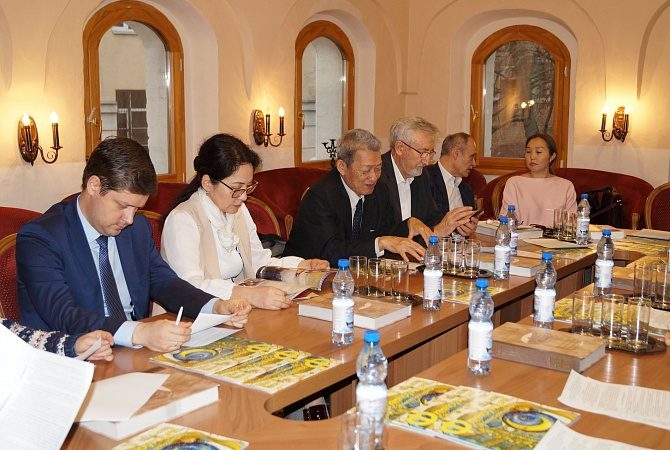 Круглый стол «Национальный язык и театральное сообщество» – события на сайте «Московские Сезоны»