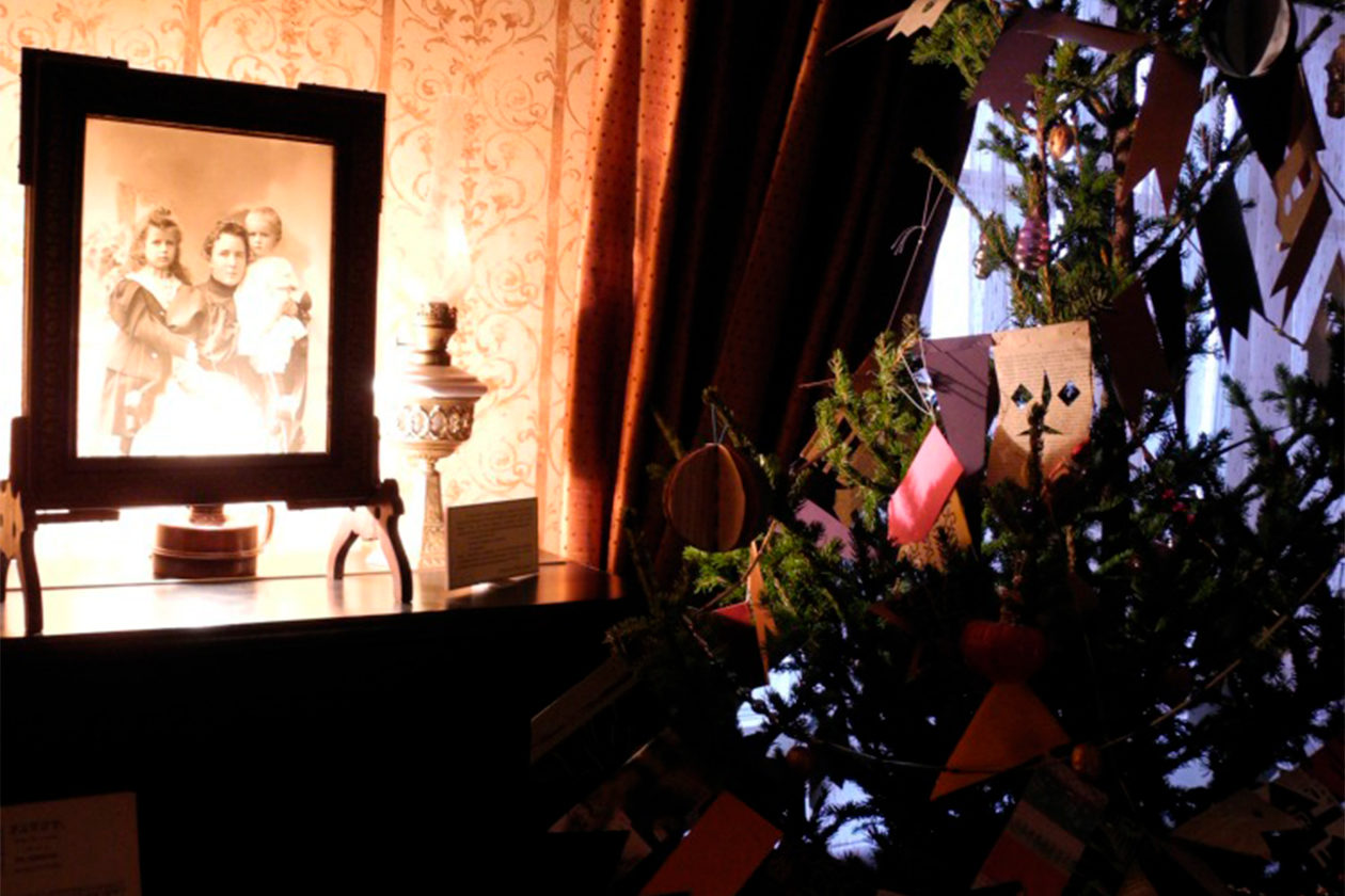 Спектакль «Булгаков, селёдка и украденная ёлка» – события на сайте «Московские Сезоны»