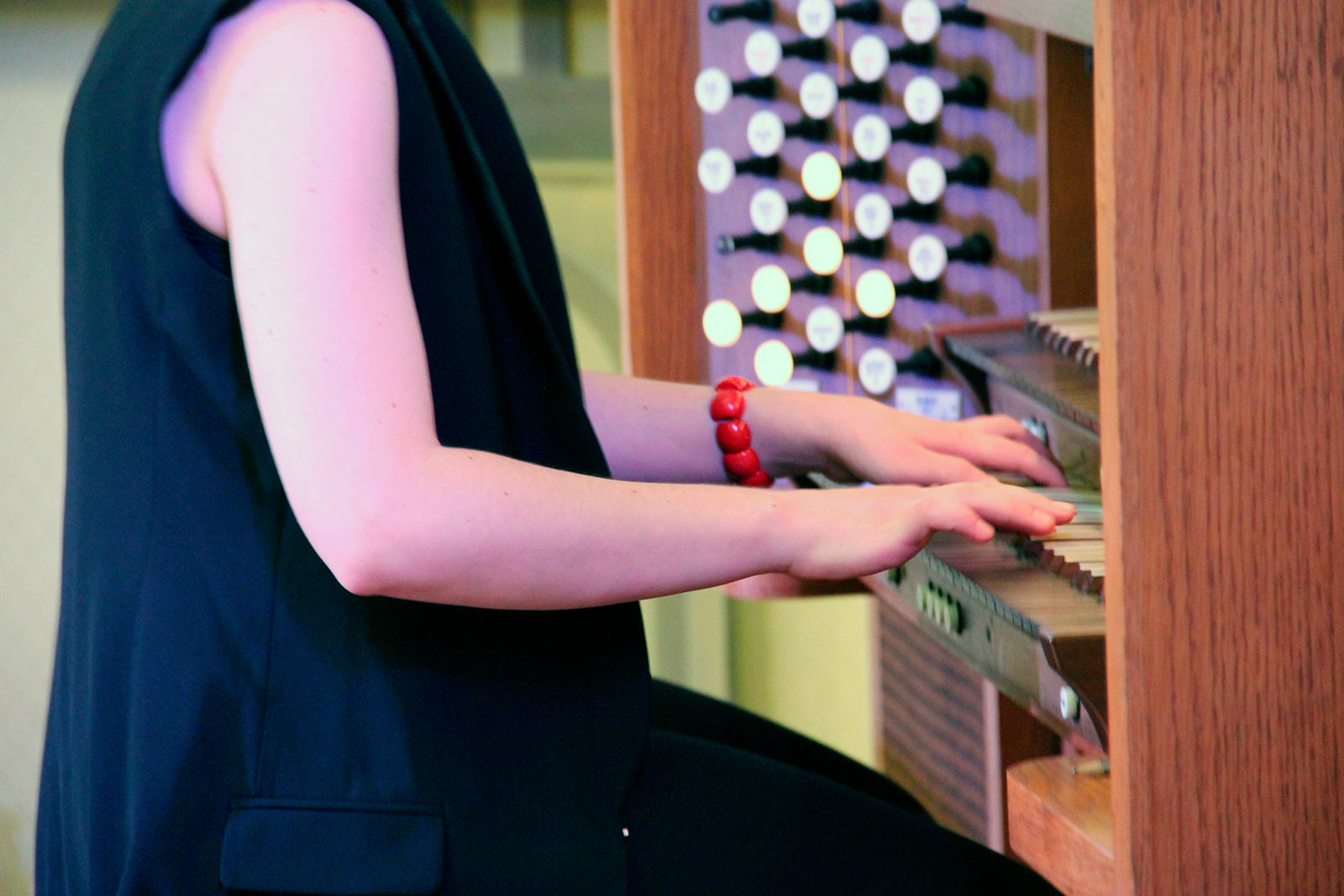 «Музыка из воздуха. Рождественский вечер с органом и терменвоксом» в Доме Гоголя – события на сайте «Московские Сезоны»