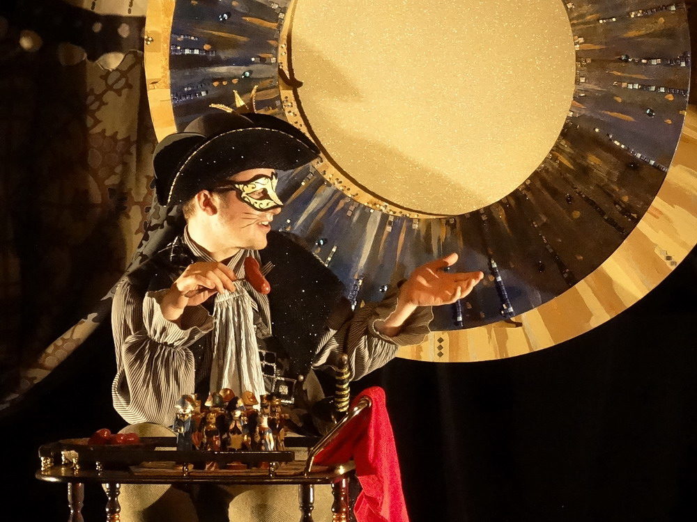 Спектакль «Путешествие по ту сторону часов» в Театре Наций – события на сайте «Московские Сезоны»