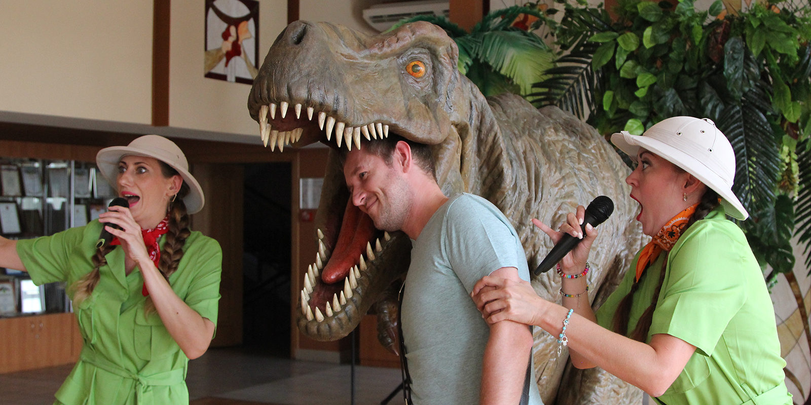 «Эксперимент под Новый год, или Осторожно: динозавры!» в культурном центре «Рублево» – события на сайте «Московские Сезоны»