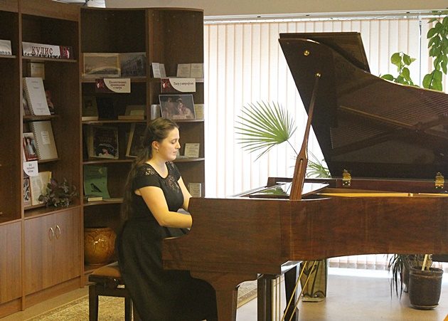 Концерт «Мелодии Рождества» в РГБС – события на сайте «Московские Сезоны»