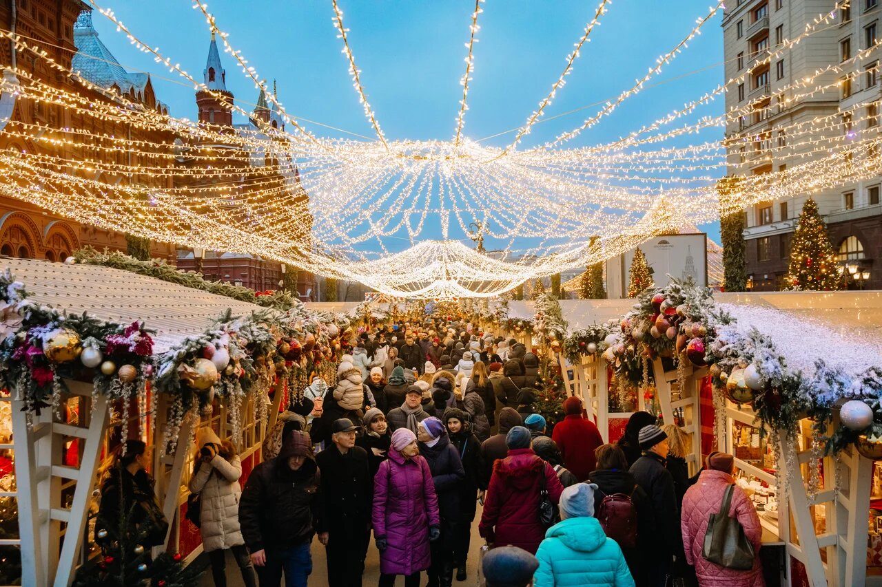 Рождественские подарки из Европы на переходе от Манежной площади к площади Революции – события на сайте «Московские Сезоны»