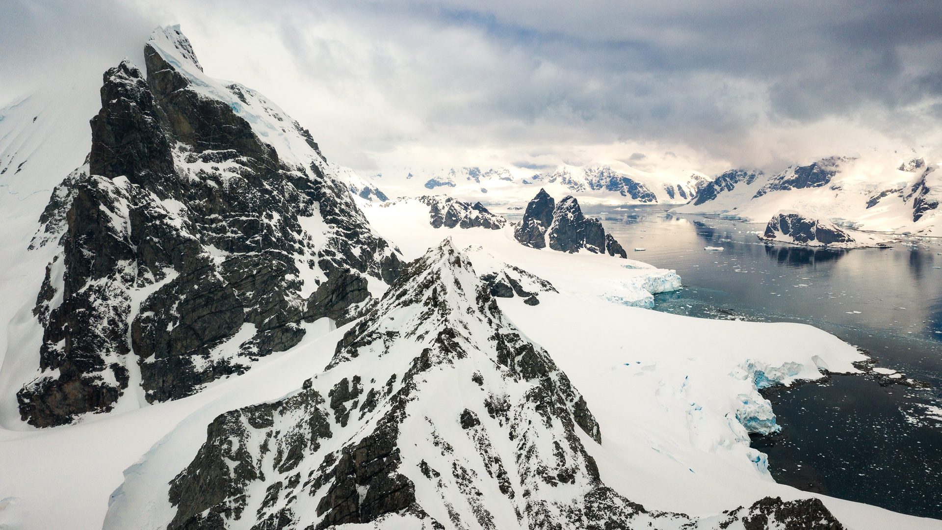 Презентация книги «Русская Антарктика. История в иллюстрациях» – события на сайте «Московские Сезоны»