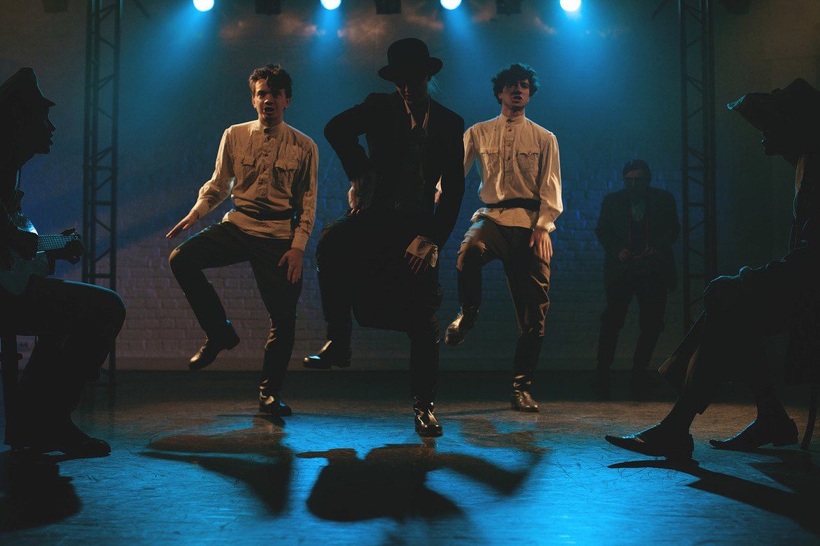 Онлайн-показ спектакля «Чехов» на YouTube-канале театра МОСТ – события на сайте «Московские Сезоны»