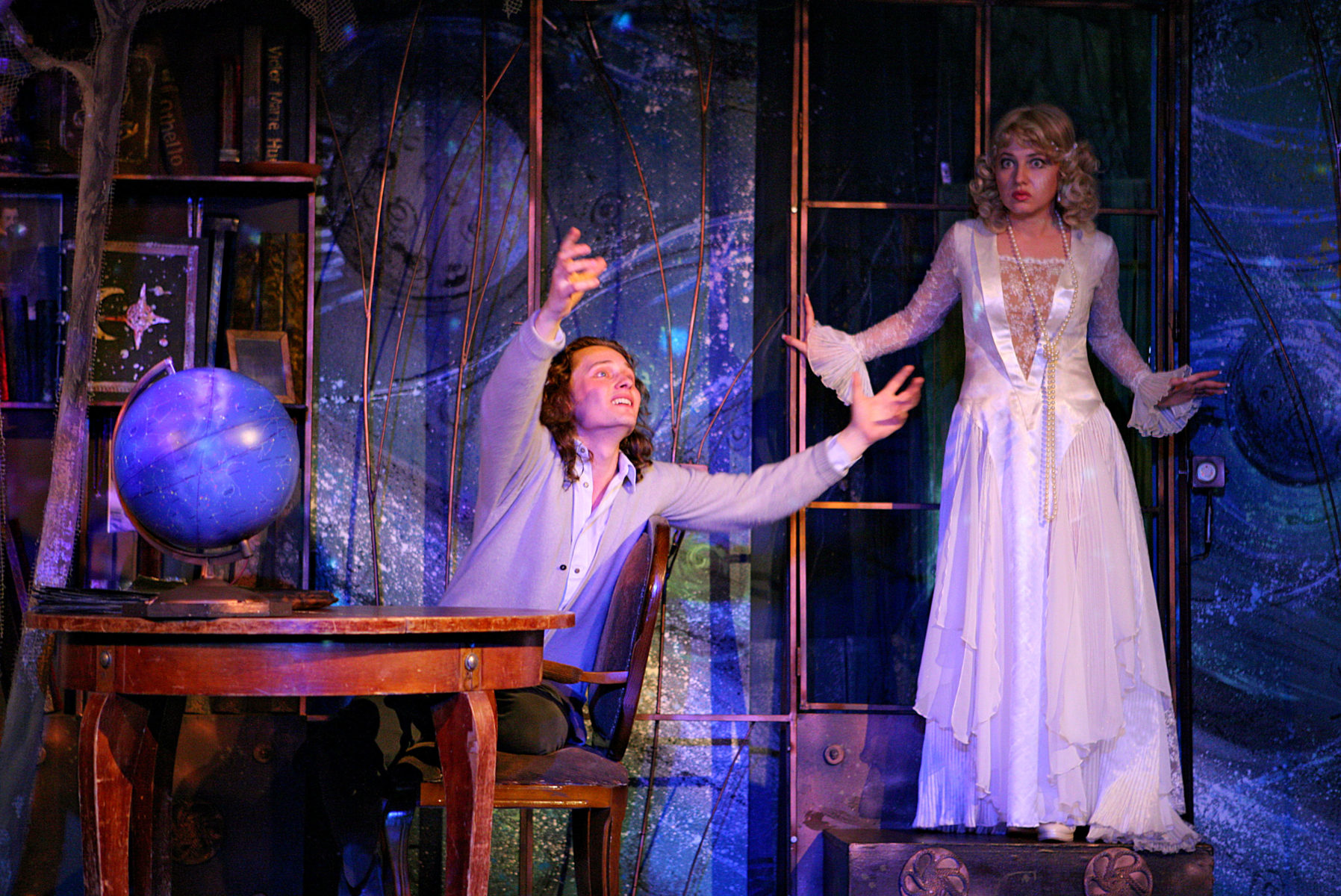 Трансляция записи спектакля «Астрономия любви» – события на сайте «Московские Сезоны»