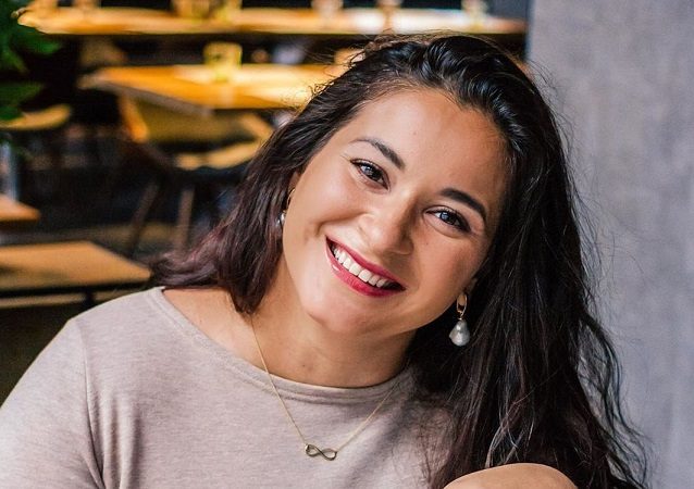 Онлайн-встреча с Викторией Дмитриевой – события на сайте «Московские Сезоны»