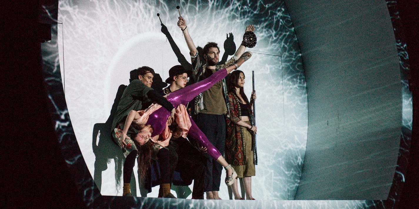 Спектакль «Как эстонские хиппи разрушили Советский Союз» в Саду «Эрмитаж» – события на сайте «Московские Сезоны»