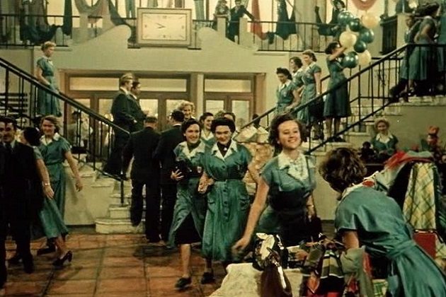 Лекция «За витриной универмага: рождение моды в «оттепельном» кино» в Музее декоративно-прикладного искусства – события на сайте «Московские Сезоны»