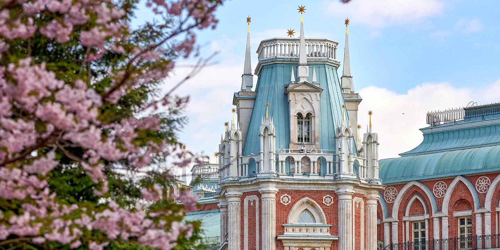 Экскурсия с тифлокомментированием по Большому дворцу в музее-заповеднике «Царицыно» – события на сайте «Московские Сезоны»