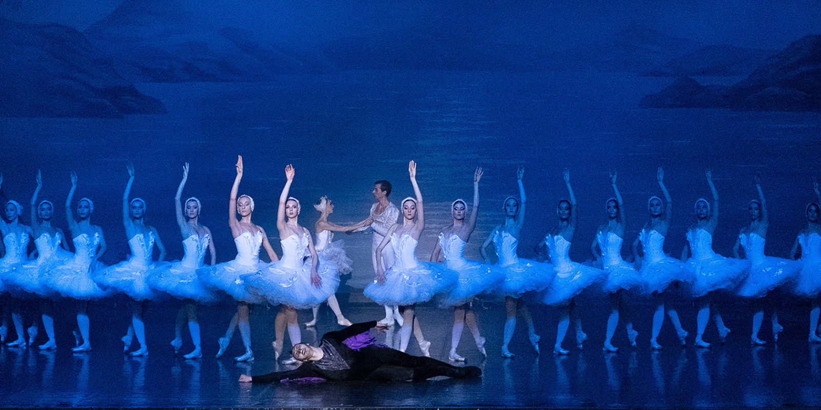 «Лебединое озеро» в концертном зале «Москонцерт Холл» – события на сайте «Московские Сезоны»