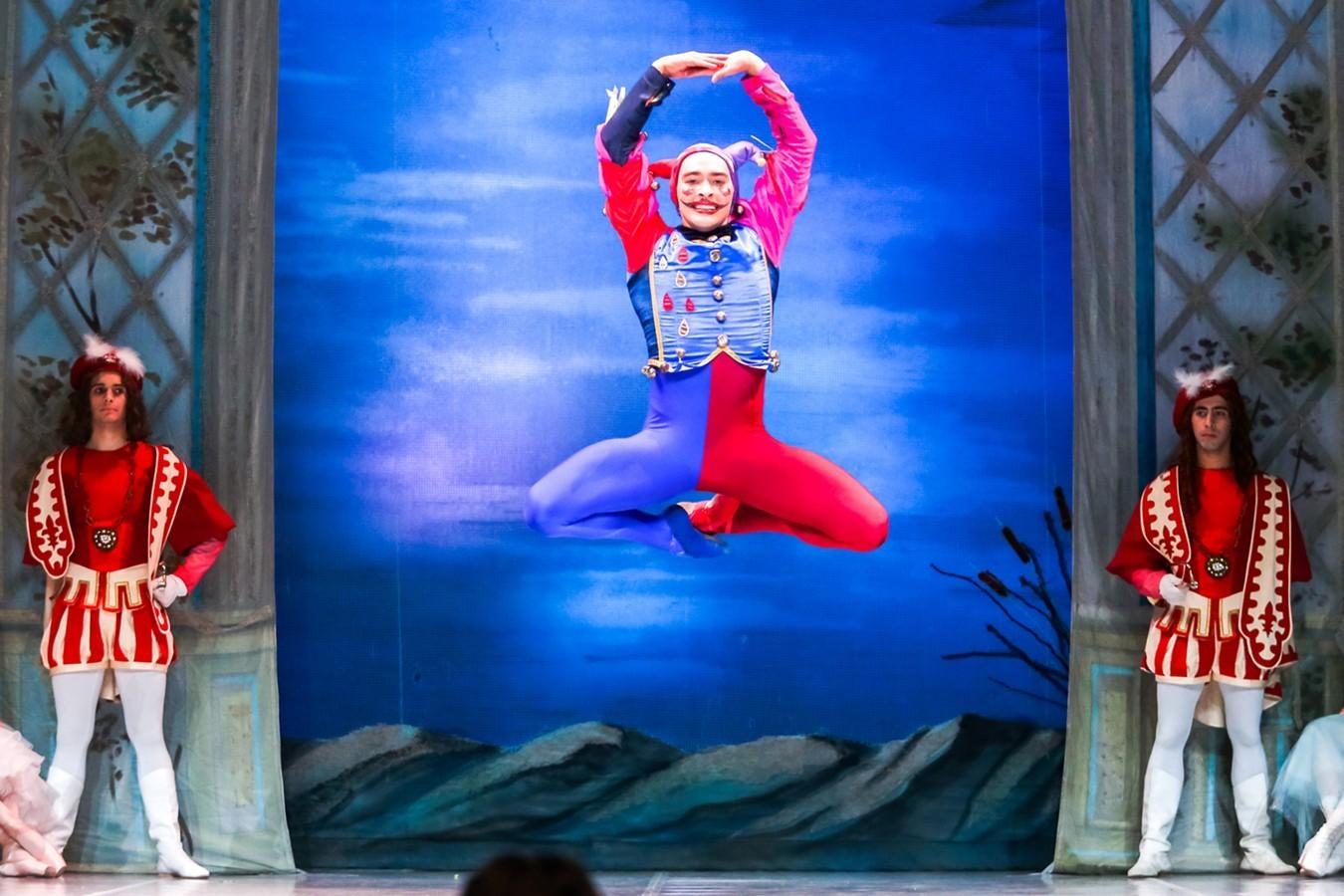 Балет «Лебединое озеро» в Московском Губернском театре  – события на сайте «Московские Сезоны»