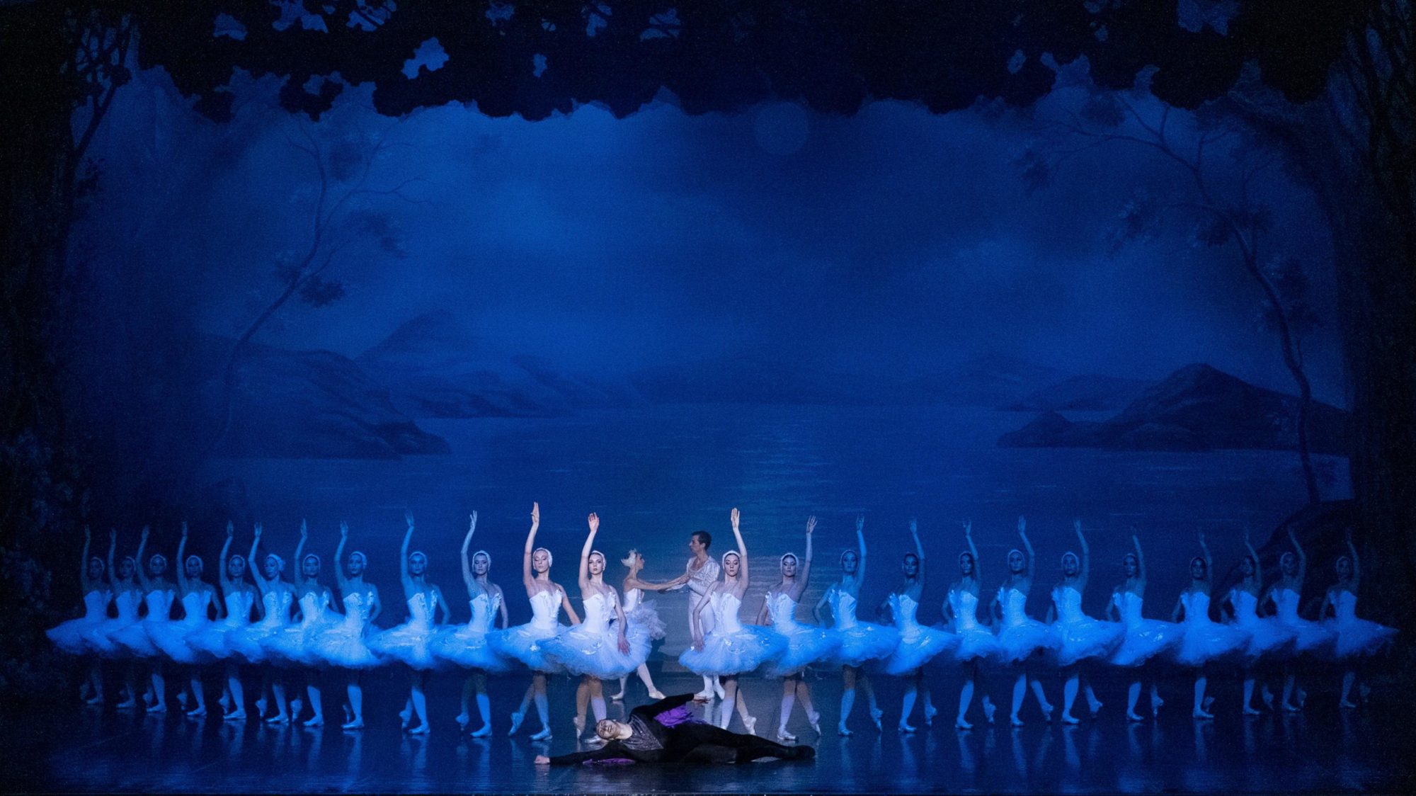 Балет «Лебединое озеро» в концертном зале «Москонцерт Холл»  – события на сайте «Московские Сезоны»