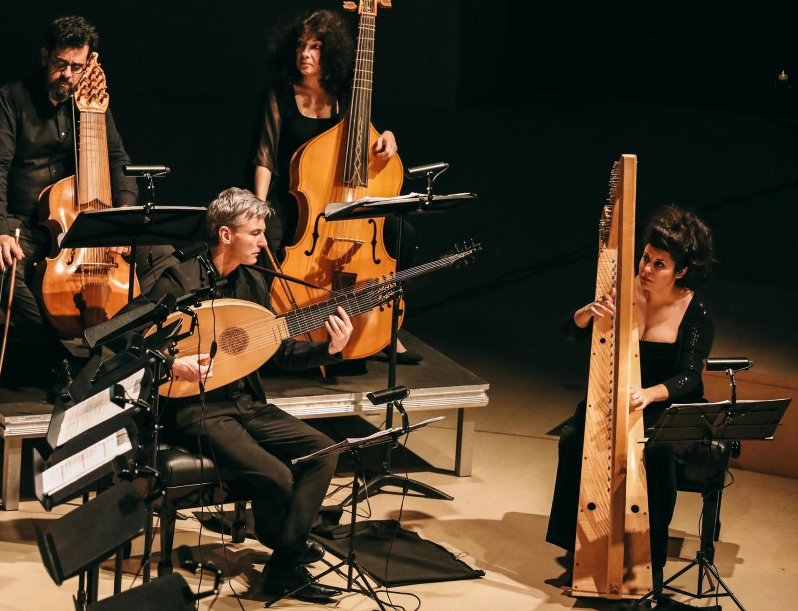 Концерт ансамбля Le Poeme Harmonique и вокального ансамбля Intrada в Московском концертном зале «Зарядье» – события на сайте «Московские Сезоны»