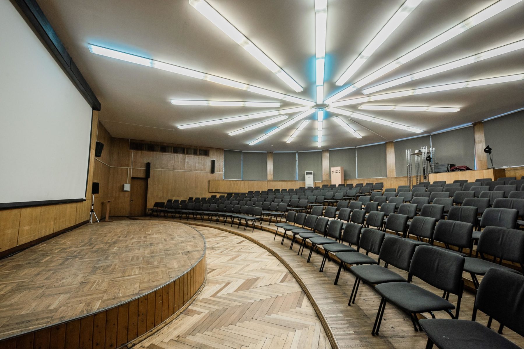 Лекция «Фольклор закрытых сообществ» в КЦ «ЗИЛ» – события на сайте «Московские Сезоны»