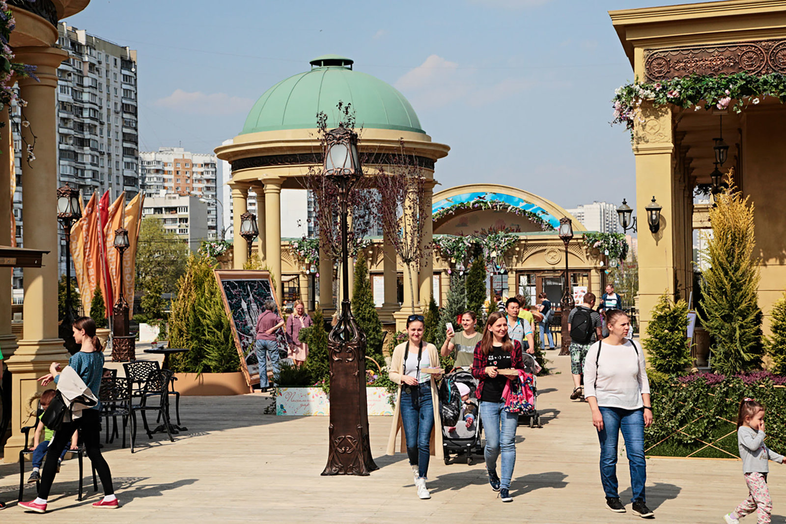 Пасхальные витрины и театры на бульваре Дмитрия Донского – события на сайте «Московские Сезоны»