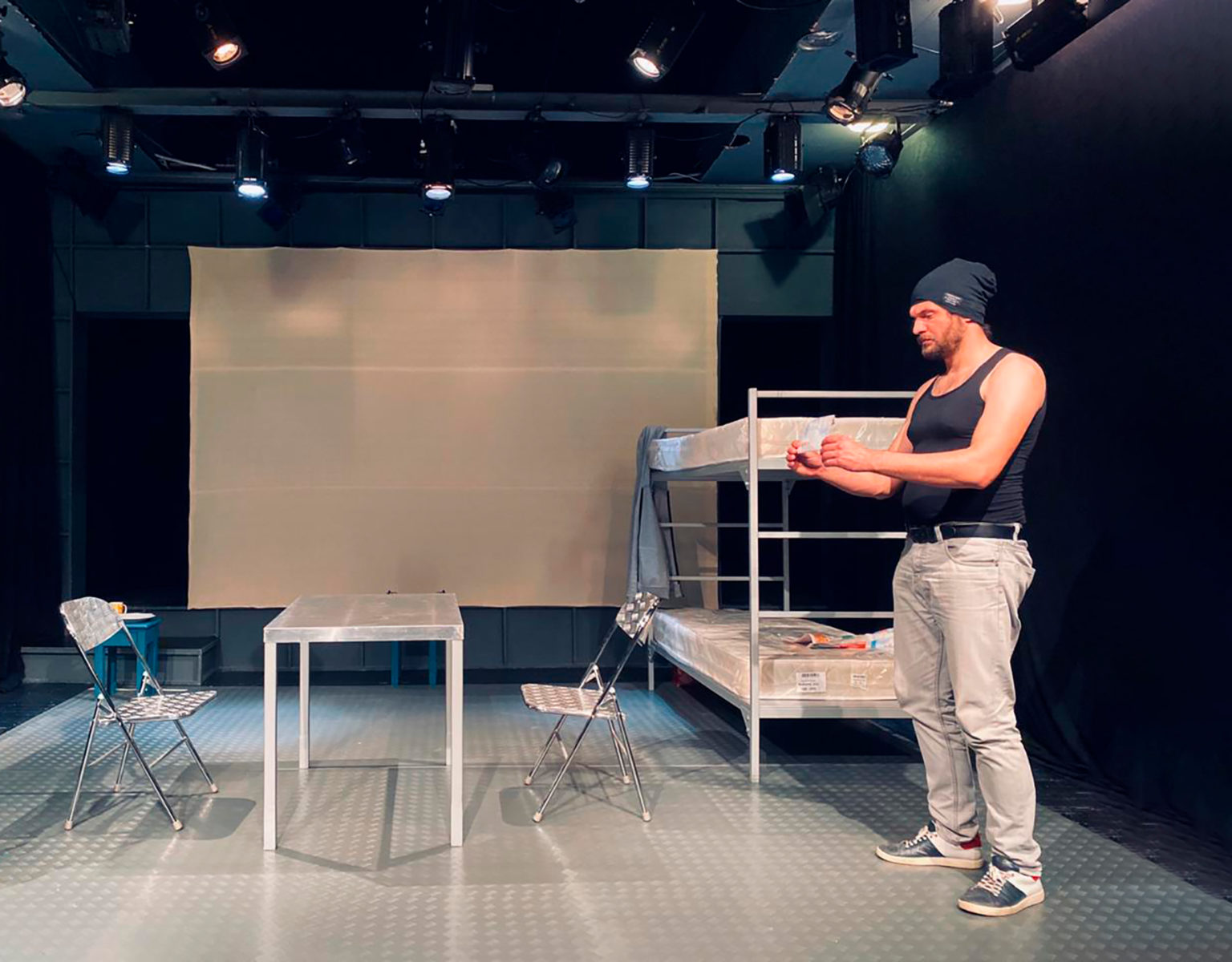 «Немой официант» в театре «Человек» – события на сайте «Московские Сезоны»