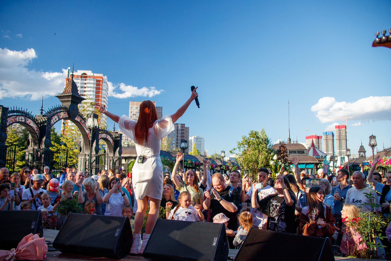 Шоу на офирах, выступления театральных трупп и звездных исполнителей в Северном Бутово – события на сайте «Московские Сезоны»